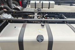 陕汽康明斯 龙骁H 7.0L柴油 350马力 4X2 AMT自动档 9.5米翼展式载货车