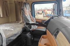 陕汽 德龙G6000 旗舰版 6.8L柴油 320马力 4X2 AMT自动档 9.5米厢式载货车