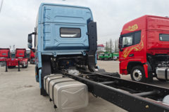 陕汽 德龙G6000 旗舰版 6.8L柴油 320马力 4X2 AMT自动档 9.5米厢式载货车