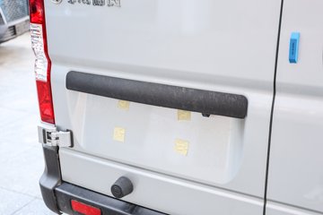 ����ɷ� ����V9+ 2023�� 136���� 2.0T���� 7�� �Զ�ǰ�� �����ж� ���ͼƬ