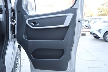 ����ɷ� ����V9+ 2023�� 136���� 2.0T���� 7�� �Զ�ǰ�� �����ж� ���ͼƬ