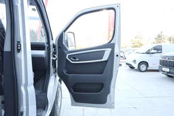 ����ɷ� ����V9+ 2023�� 136���� 2.0T���� 7�� �Զ�ǰ�� �����ж� ���ͼƬ