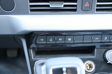 ����ɷ� ����V9+ 2023�� 136���� 2.0T���� 7�� �Զ�ǰ�� �����ж� ���ͼƬ