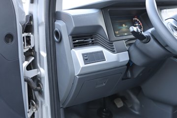 ����ɷ� ����V9+ 2023�� 136���� 2.0T���� 7�� �Զ�ǰ�� �����ж� ���ͼƬ