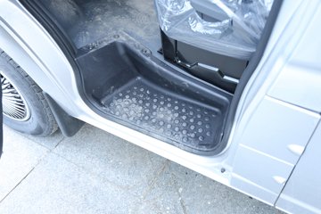 ����ɷ� ����V9+ 2023�� 136���� 2.0T���� 7�� �Զ�ǰ�� �����ж� ���ͼƬ