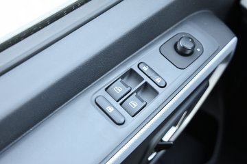 ����ɷ� ����V9+ 2023�� 136���� 2.0T���� 7�� �Զ�ǰ�� �����ж� ���ͼƬ