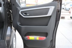 东风股份 御风V9+ 2023款 136马力 2.0T柴油 6座 手动前驱 短轴低顶 轻客