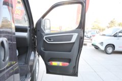 东风股份 御风V9+ 2023款 136马力 2.0T柴油 6座 手动前驱 短轴低顶 轻客