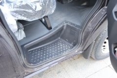 东风股份 御风V9+ 2023款 136马力 2.0T柴油 6座 手动前驱 短轴低顶 轻客