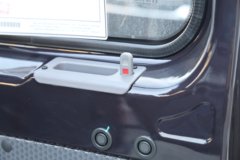 东风股份 御风V9+ 2023款 136马力 2.0T柴油 6座 手动前驱 短轴低顶 轻客