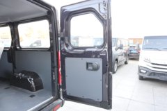 东风股份 御风V9+ 2023款 136马力 2.0T柴油 6座 手动前驱 短轴低顶 轻客