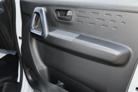EV90 电动载货车驾驶室图片