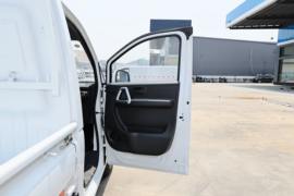 EV90 电动载货车驾驶室图片