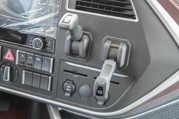 �ൺ��� ӥ; ����� 580���� 6X4 LNG�Զ���ǣ����(Һ��)ͼƬ