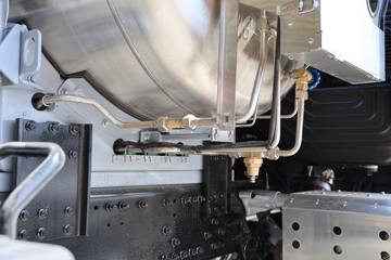 �ൺ��� ӥ; ����� 580���� 6X4 LNG�Զ���ǣ����(Һ��)ͼƬ