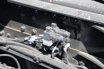 �ൺ��� ӥ; ����� 580���� 6X4 LNG�Զ���ǣ����(Һ��)ͼƬ