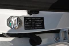 江铃 宝典 2025款 2.5T柴油 160马力 手动两驱 长轴平底箱双排皮卡