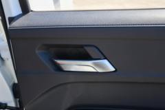 江铃 宝典 2025款 2.5T柴油 160马力 手动两驱 长轴平底箱双排皮卡