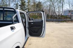 江铃 宝典 2025款 2.5T柴油 160马力 手动两驱 长轴平底箱双排皮卡