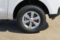 江铃 宝典 2025款 2.5T柴油 160马力 手动两驱 长轴平底箱双排皮卡