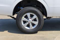 江铃 宝典 2025款 2.5T柴油 160马力 手动两驱 长轴平底箱双排皮卡