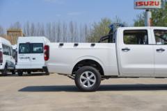 江铃 宝典 2025款 2.5T柴油 160马力 手动两驱 长轴平底箱双排皮卡