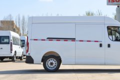 江铃汽车 E福顺 2025款 盲窗版 5.185米纯电动中轴中顶封闭货车53.58kWh