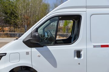 �������� E��˳ 2025�� ä���� 5.185�״��綯�����ж���ջ���53.58kWhͼƬ