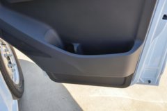 江铃汽车 E福顺 2025款 盲窗版 5.185米纯电动中轴中顶封闭货车53.58kWh
