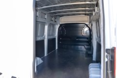 江铃汽车 E福顺 2025款 盲窗版 5.185米纯电动中轴中顶封闭货车53.58kWh