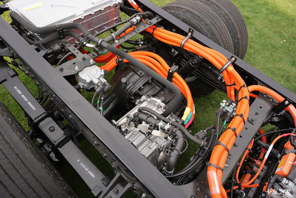 比亚迪T5EV 财富版 4.5T 4.03米单排纯电动厢式轻卡132kWh