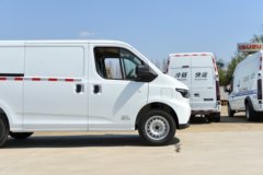 江铃 E福顺 2025款 盲窗版 4.885米纯电动短轴低顶封闭货车41.86kWh