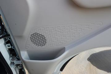 ������Խ��D3 ������ 1.6L���� 122���� ����5�� 3.3�׵�������΢��ͼƬ