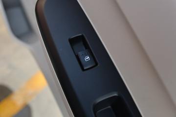 ������Խ��D3 ������ 1.6L���� 122���� ����5�� 3.3�׵�������΢��ͼƬ