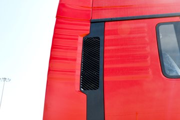 ��������Q300Max 8.5L���� 400���� 4X2 ��ʿ��12�� ǣ����ͼƬ