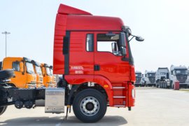 德御Q300S 牵引车外观                                                图片