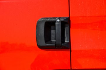 ��������Q300Max 8.5L���� 400���� 4X2 ��ʿ��12�� ǣ����ͼƬ