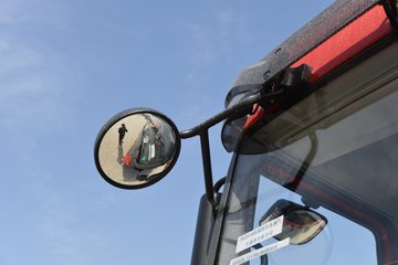 ��������Q300Max 8.5L���� 400���� 4X2 ��ʿ��12�� ǣ����ͼƬ