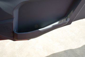 ��������Q300Max 8.5L���� 400���� 4X2 ��ʿ��12�� ǣ����ͼƬ