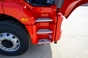 ��������Q300Max 8.5L���� 400���� 4X2 ��ʿ��12�� ǣ����ͼƬ