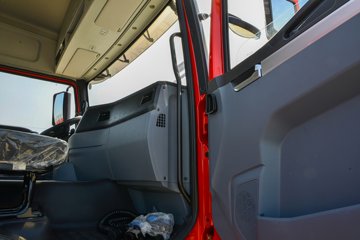 ��������Q300Max 8.5L���� 400���� 4X2 ��ʿ��12�� ǣ����ͼƬ