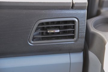 ��������Q300Max 8.5L���� 400���� 4X2 ��ʿ��12�� ǣ����ͼƬ