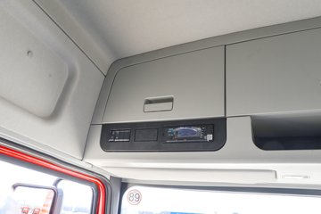 ��������Q300Max 8.5L���� 400���� 4X2 ��ʿ��12�� ǣ����ͼƬ