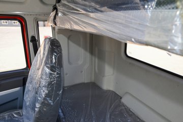 ��������Q300Max 8.5L���� 400���� 4X2 ��ʿ��12�� ǣ����ͼƬ