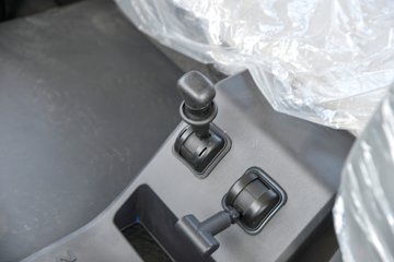 ��������Q300Max 8.5L���� 400���� 4X2 ��ʿ��12�� ǣ����ͼƬ