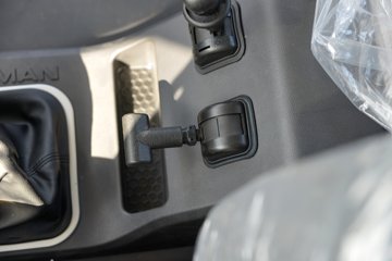 ��������Q300Max 8.5L���� 400���� 4X2 ��ʿ��12�� ǣ����ͼƬ