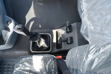 ��������Q300Max 8.5L���� 400���� 4X2 ��ʿ��12�� ǣ����ͼƬ