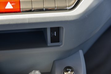 ��������Q300Max 8.5L���� 400���� 4X2 ��ʿ��12�� ǣ����ͼƬ