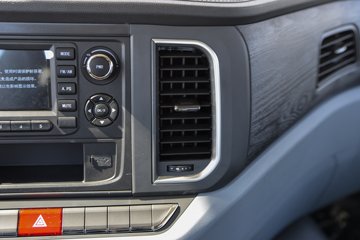 ��������Q300Max 8.5L���� 400���� 4X2 ��ʿ��12�� ǣ����ͼƬ