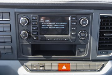 ��������Q300Max 8.5L���� 400���� 4X2 ��ʿ��12�� ǣ����ͼƬ